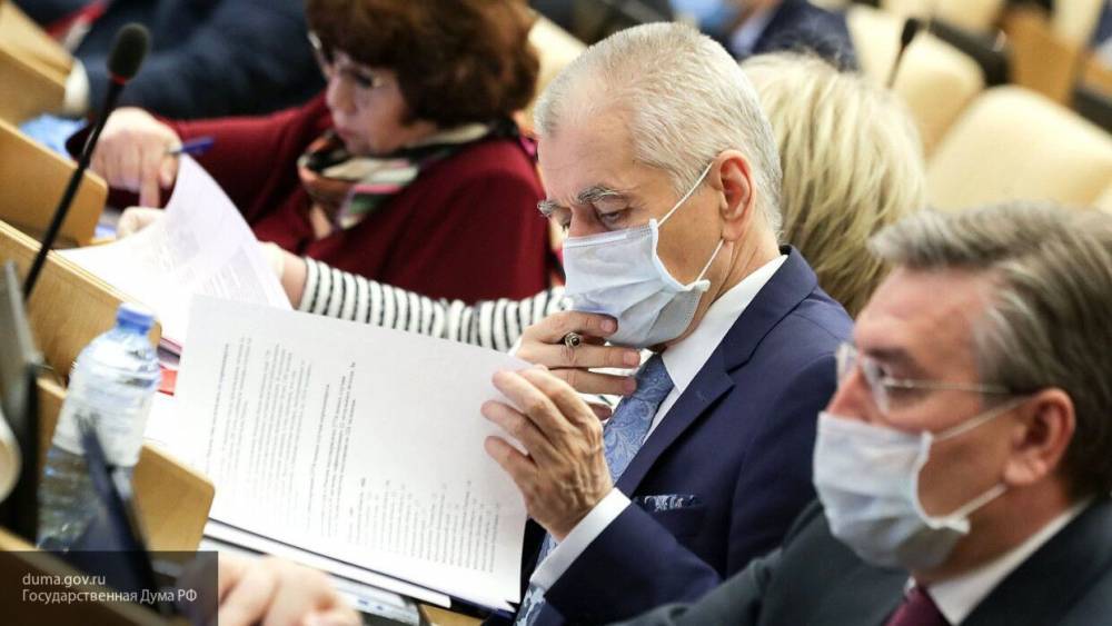 Онищенко напомнил о важности правильного ношения медицинских масок