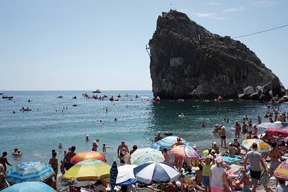 Глава Крыма пожаловался на наплыв туристов в разгар эпидемии