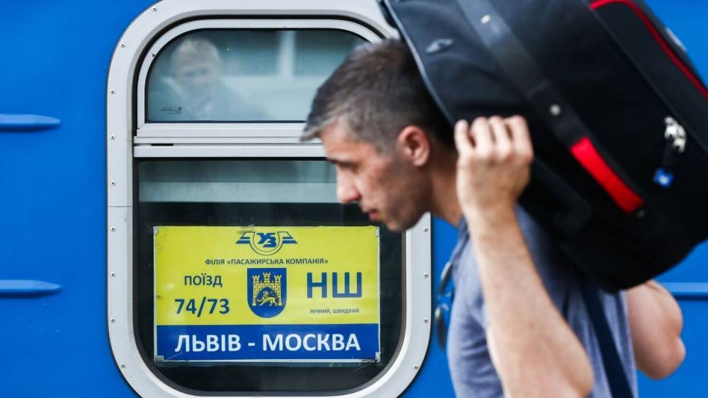 Из-за COVID-19 украинским гастарбайтерам полностью запретят выезд в Россию и ЕС