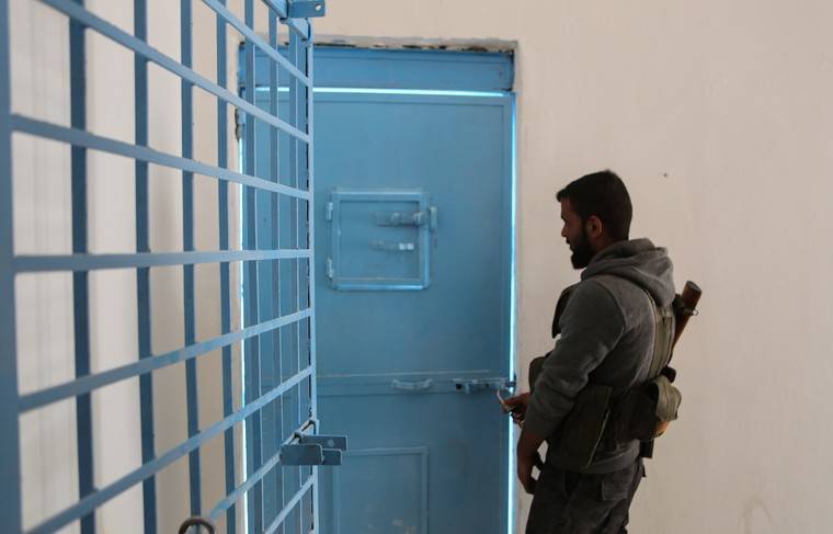 Боевики ИГ подняли бунт в сирийской тюрьме