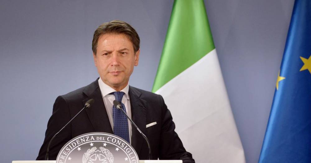 Премьер Италии призвал граждан продолжать защищаться от COVID-19