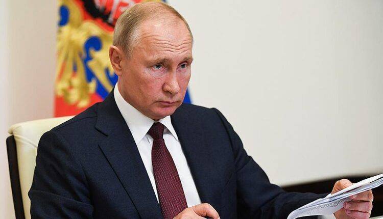 Путин объявил нерабочим день проведения парада Победы