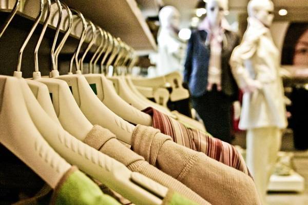В Ленобласти снимают ограничения: разрешат примерять одежду в магазинах