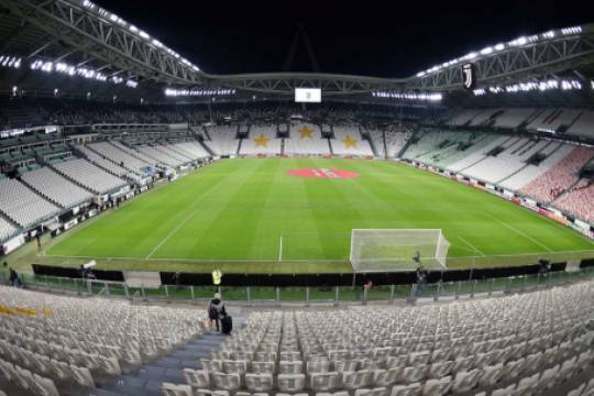 Зрители вернутся на футбольные стадионы Европы с нового сезона