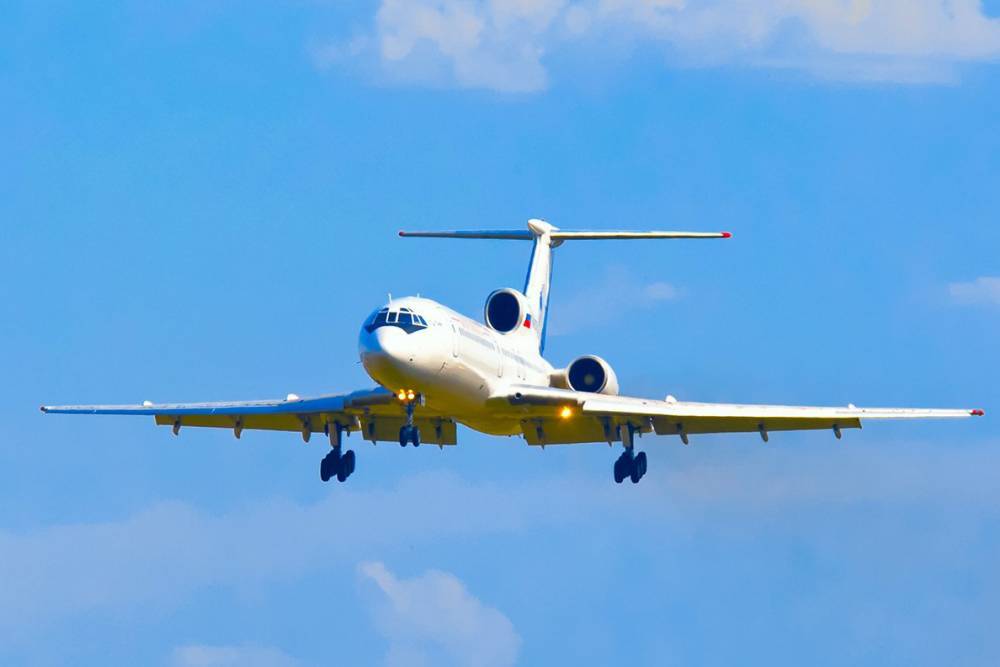 СМИ: Летевший в Москву самолет из Дели вернулся обратно из-за коронавируса у пилота