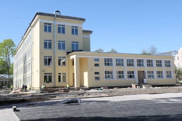 Губернатор Петербурга потребовал закончить ремонт гимназии № 406 в Пушкине к 1 сентября