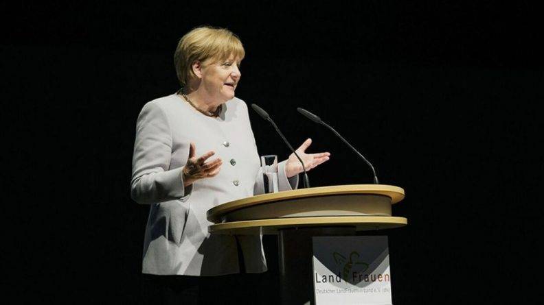 Не признающей статус Крыма Меркель указали на очевидные вещи