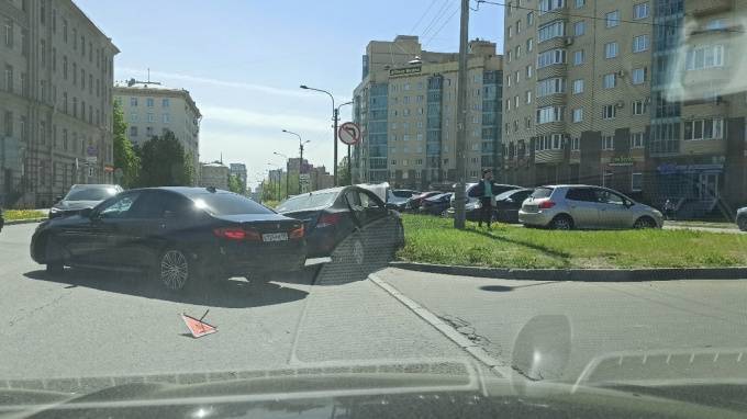 На Варшавской улице столкнулись три автомобиля