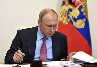 Путин: необходимо понять, как работать после снятия ограничений по коронавирусу