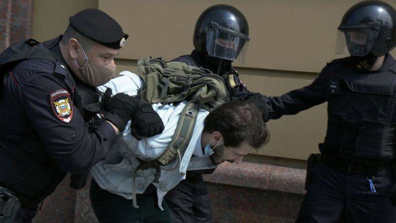 В Москве продолжились задержания пикетчиков, поддерживающих Илью Азара