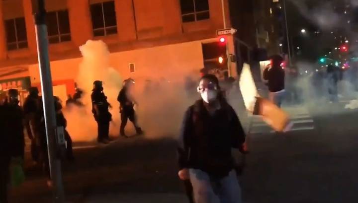 Во время протестов в Окленде застрелен американский силовик