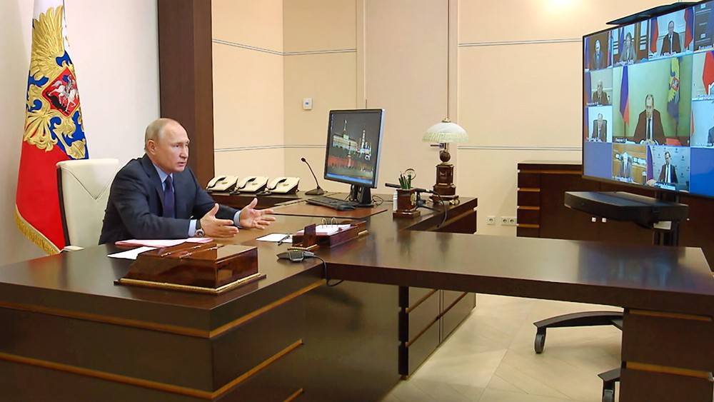 Лавров проинформировал Путина о россиянах, желающих вернуться на родину