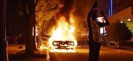 Беспорядки в США охватили 15 городов: Убит полицейский, горят машины