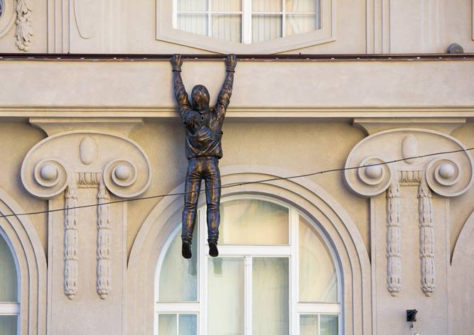 В Чехии открыли новую скульптуру Давида Черного: видео
