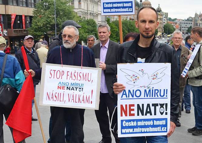 В Праге прошел митинг за выход Чехии из НАТО
