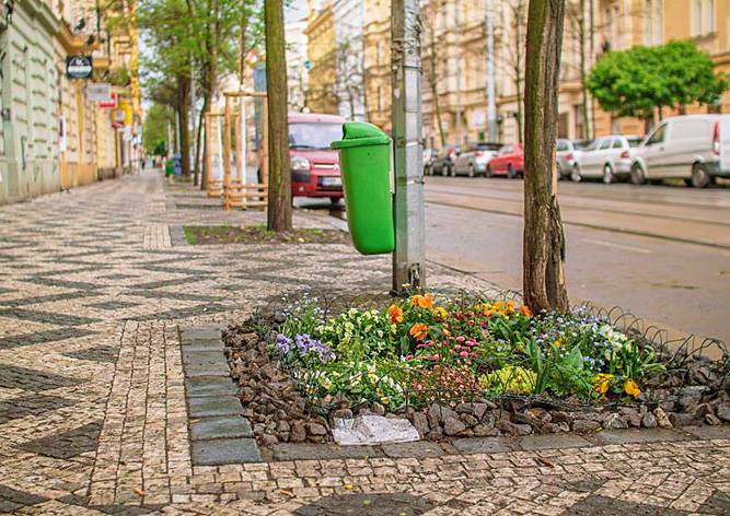 В Праге садоводы-энтузиасты украсили улицы цветами