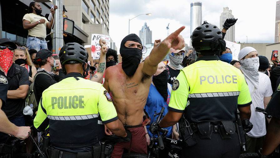 Журналисты Fox News пострадали в ходе протестных акций в Вашингтоне