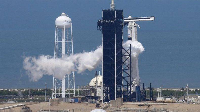 Ракета Falcon 9 с кораблём Crew Dragon стартовала с аэродрома в США