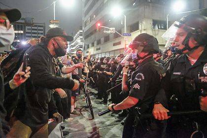 В США назвали терроризмом нападения на полицейских по время беспорядков