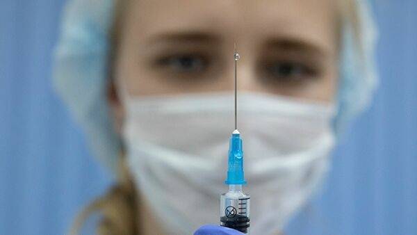Россиянам вакцину будут капать в нос