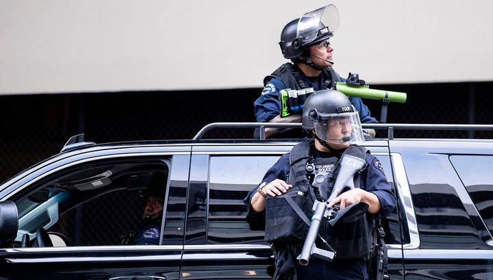 Джордж Флойд - В Лос-Анджелесе полиция применила резиновые пули - usa.one - Лос-Анджелес - шт. Миннесота