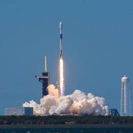 SpaceX запустила к МКС космический корабль Crew Dragon с людьми на борту