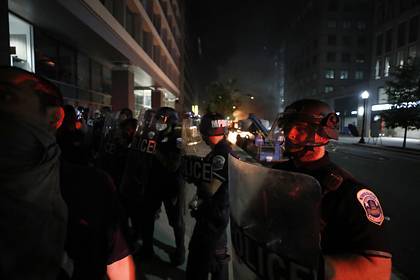 Полиция США применила слезоточивый газ против протестующих