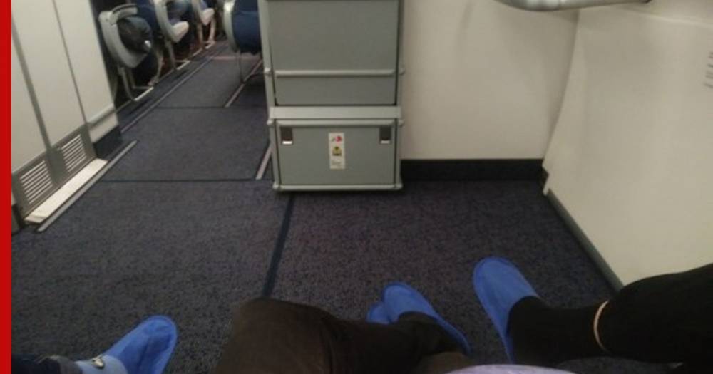 Авиапассажирам рассказали об опасности перелетов без обуви
