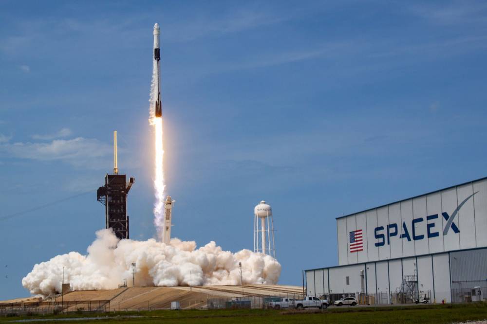 SpaceX Илона Маска впервые отправила астронавтов в космос