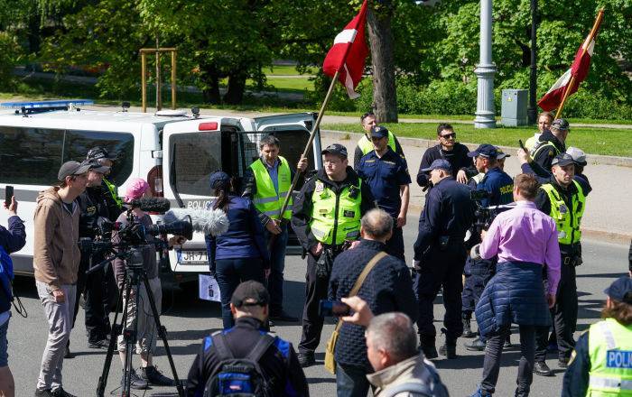 Арестовывали 10 полицейских и обыскали публично: лидер ФНВ о пикете у памятника Свободы