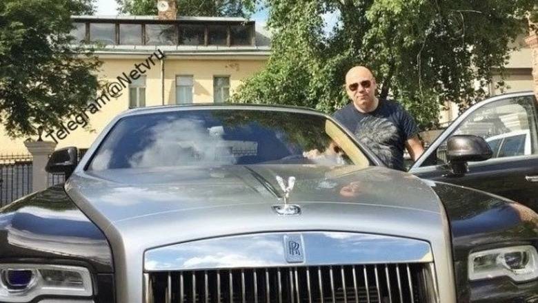 ФотКа дня: продюсер Пригожин приехал получать госпомощь 12 130 рублей