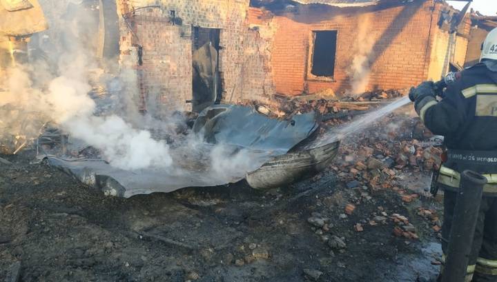 Несколько человек пострадали в результате пожара и взрыва в жилом доме в Омске