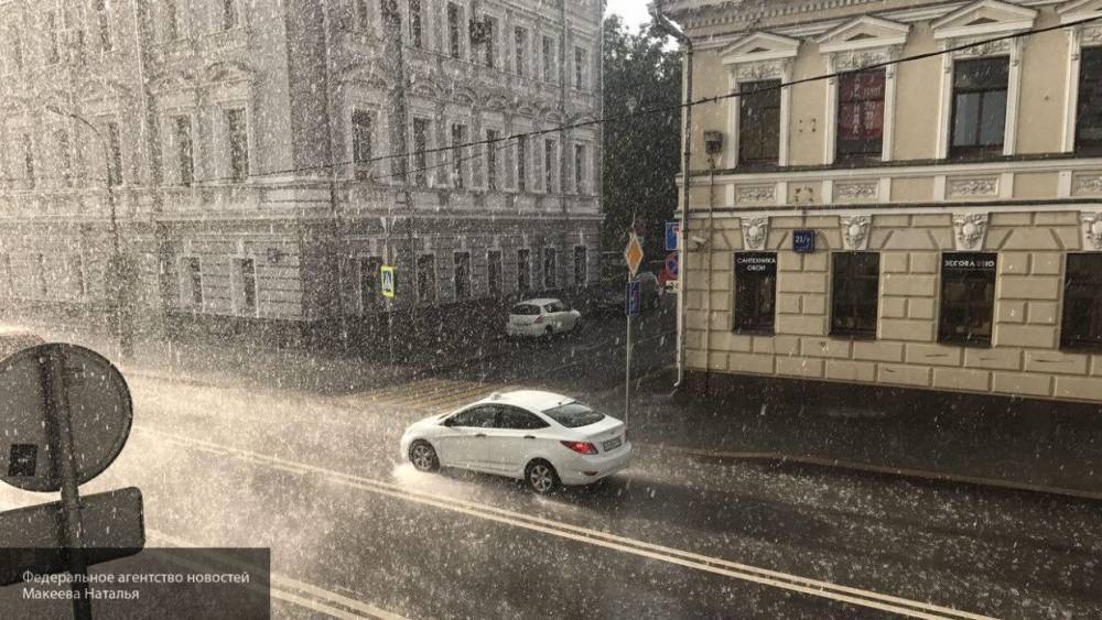 Москвичей предупредили о проливных дождях и грозах