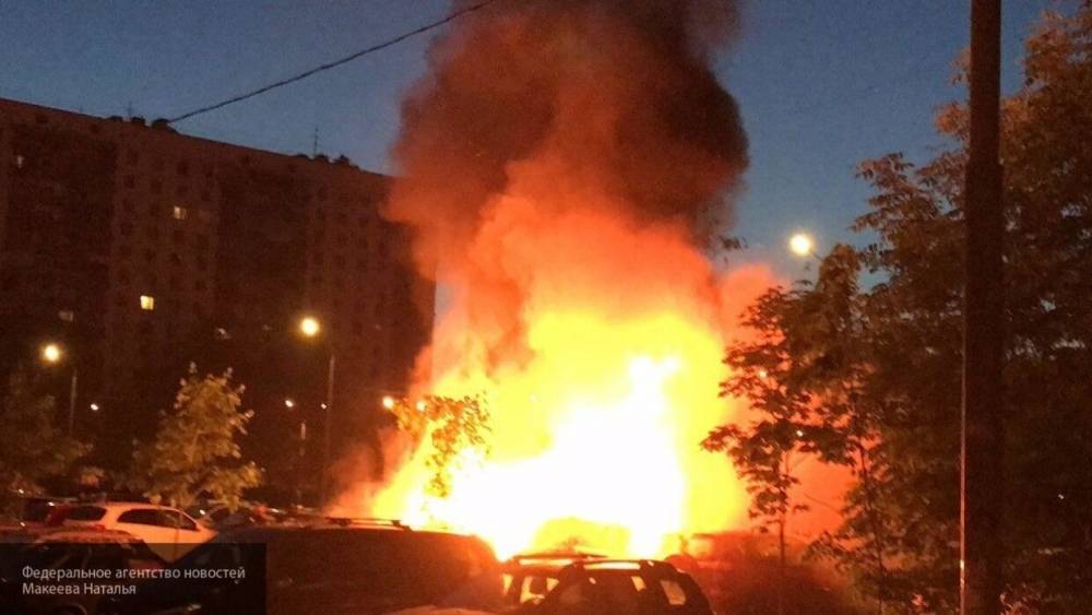 Кадры с места взрыва при пожаре в омском бараке появились в Сети