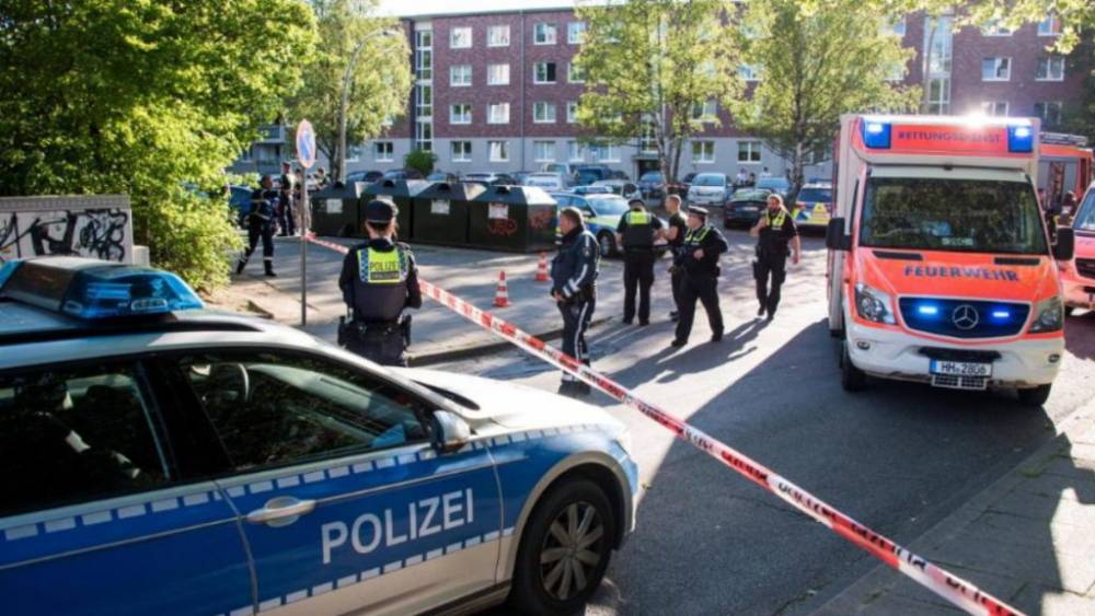 Нападение в Гамбурге: на автобусной остановке подстрелили парня и травмировали его спутницу