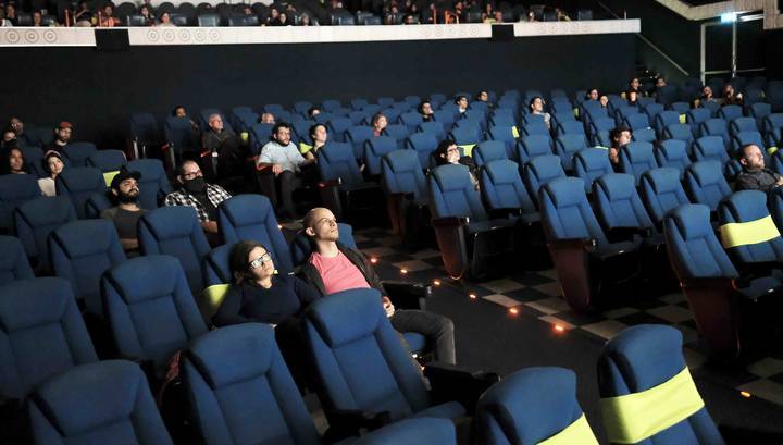 Роспотребнадзор не будет проверять, как соблюдается соцдистанция в кинотеатрах