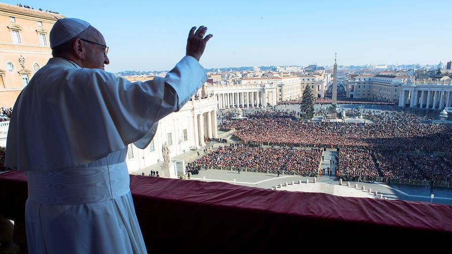 Впервые с начала марта папа Римский обратился к верующим из окна Апостольского дворца