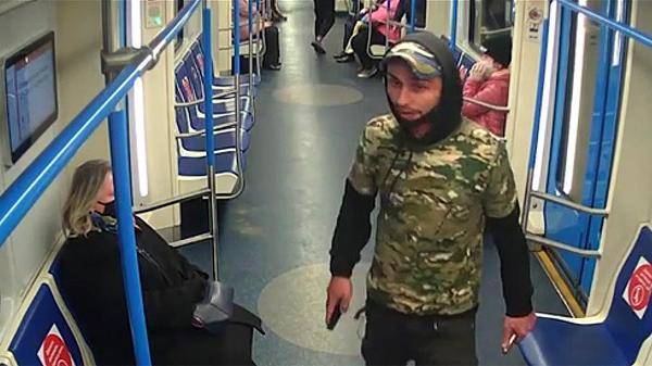 Угрожал пистолетом и матерился: в столичном метро задержан хулиган
