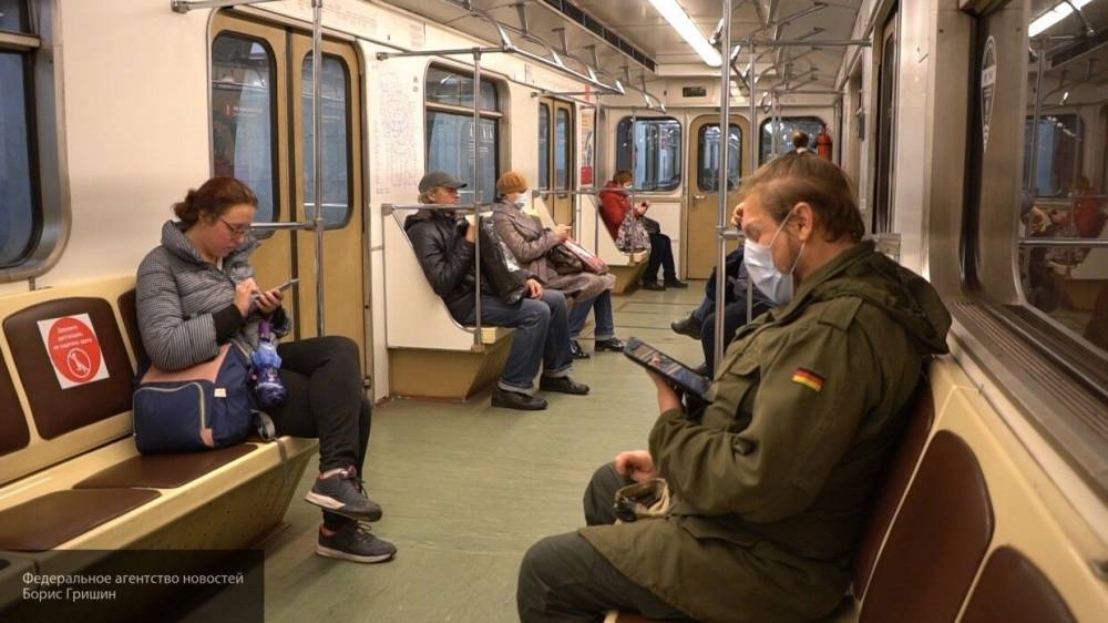 Полицейские задержали дебошира с ножом в московском метро