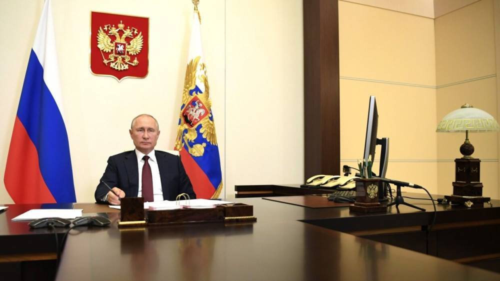 Песков объяснил, почему Путин продолжит проводить совещания в дистанционном режиме
