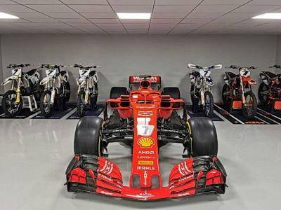 Компания Ferrari подарила знаменитому гонщику Кими Райкконену болид Формулы -1