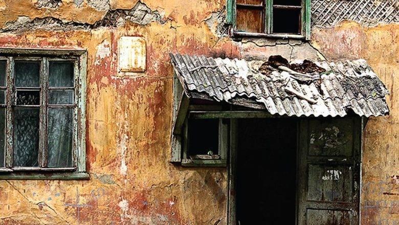 Аварийные дома Тюмени. Почему их расселяют, когда падают стены?