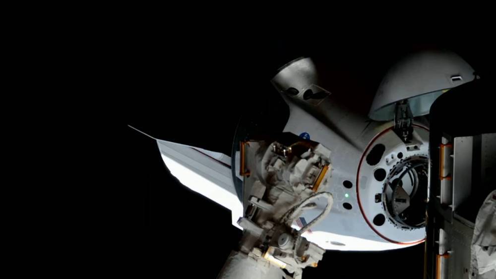 Crew Dragon с астронавтами успешно пристыковался к МКС