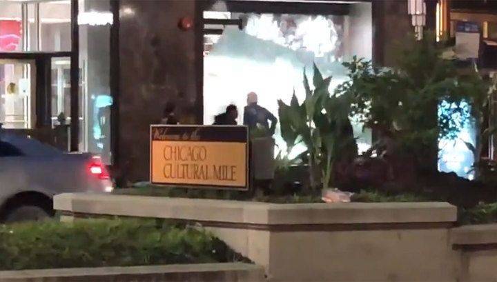 Клубный магазин "Чикаго Блэкхоукс" разграблен протестующими
