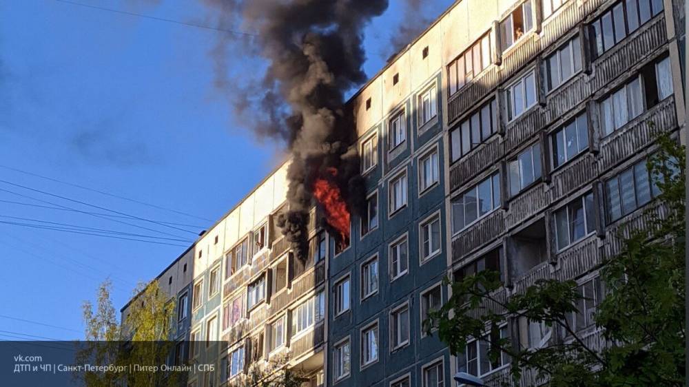 Два человека погибли при пожаре в многоэтажном доме в Югре