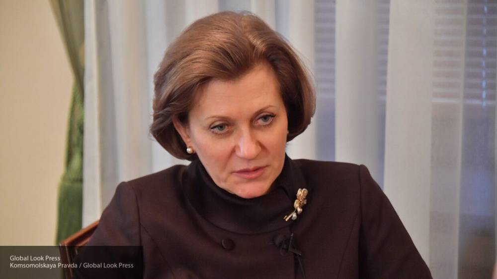 Попова заявила, что Россия не одномоментно выйдет из режима коронавирусных ограничений