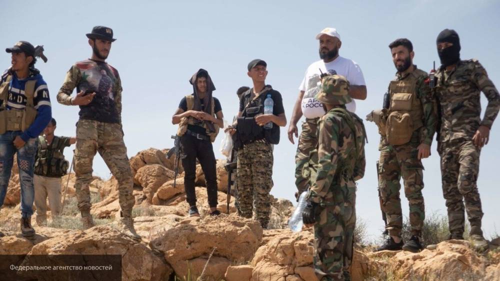 Военная полиция РФ продолжает патрулировать по нескольким маршрутам сирийских провинций