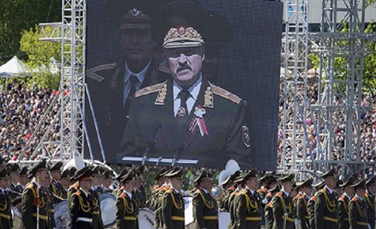«Это не доблесть, это глупость». Вирусолог высказался о параде в Беларуси на 9 мая