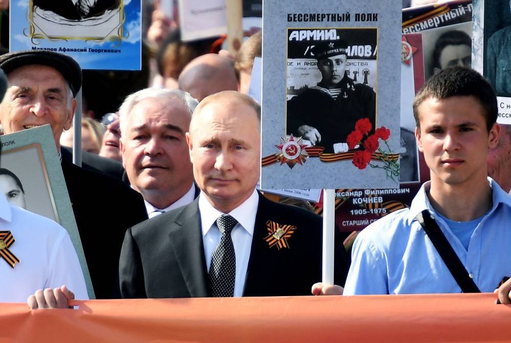 Владимир Путин присоединится к акции "Бессмертный полк"