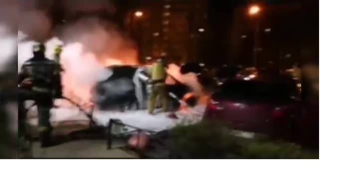 На улице Ушинского загорелся автомобиль